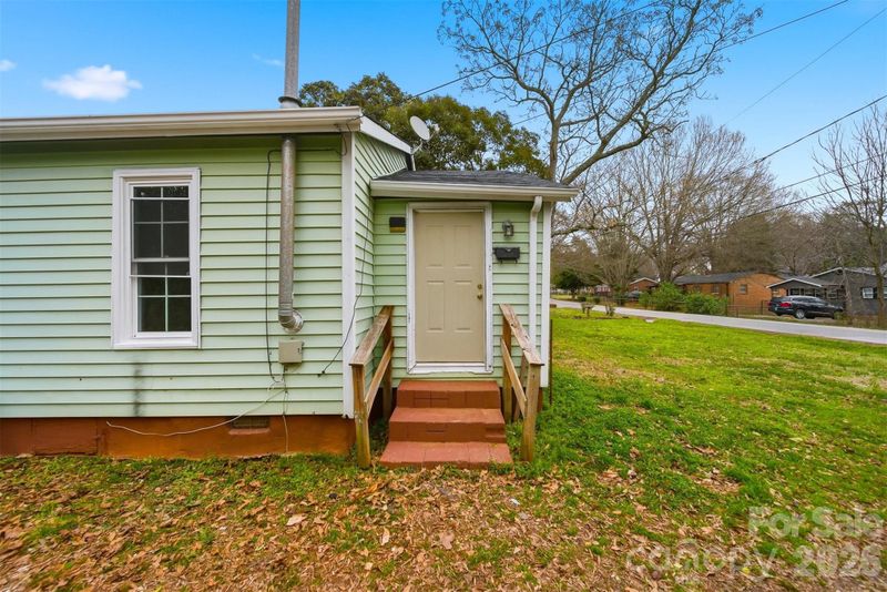 630 2nd St SW, Conover, NC 28613