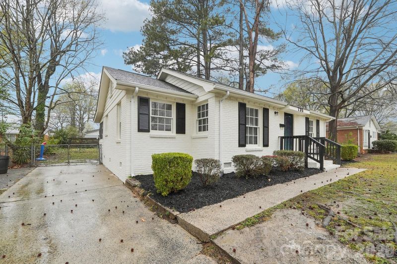 735 Pondella Dr, Charlotte, NC 28213