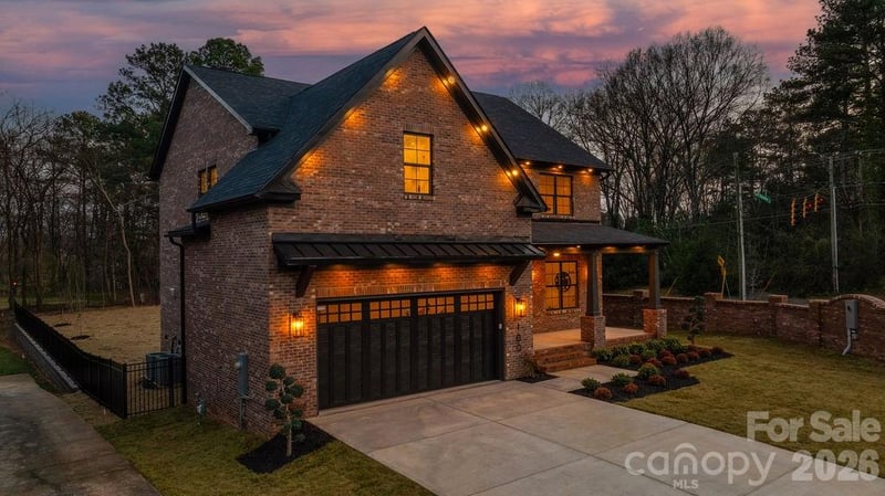 100 N Brackenbury Ln, Charlotte, NC 28270