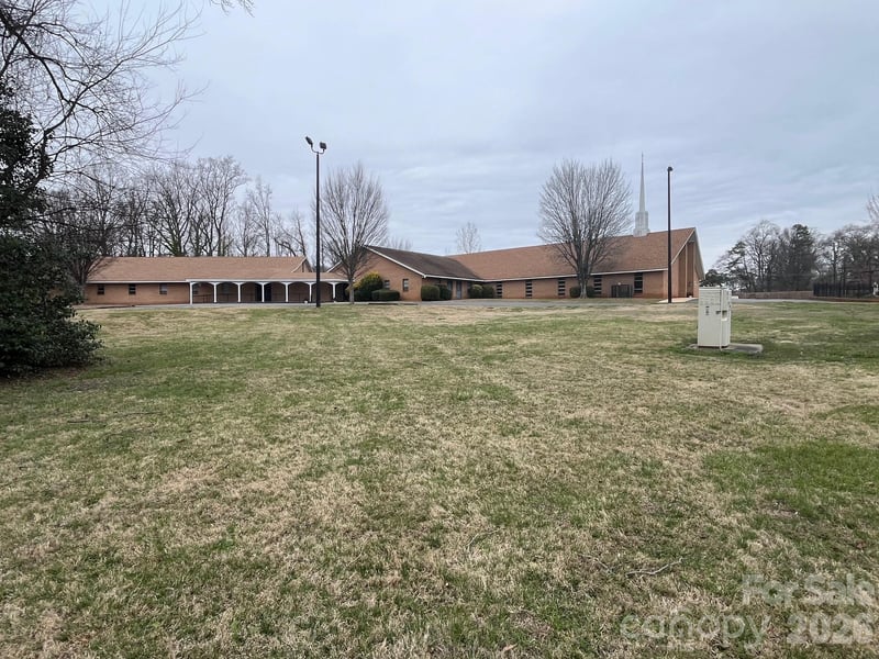2670 Dr Carver Rd, Charlotte, NC 28208