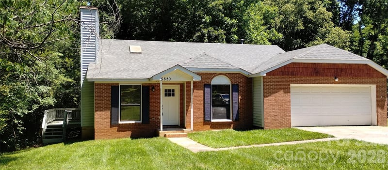 5830 Stone Bluff Ct, Charlotte, NC 28214