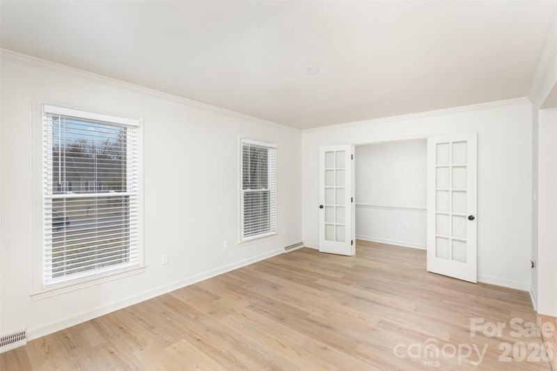 1627 Bonnie Ln, Charlotte, NC 28213