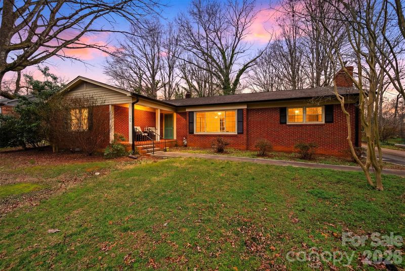 705 2nd Ave NE, Conover, NC 28613