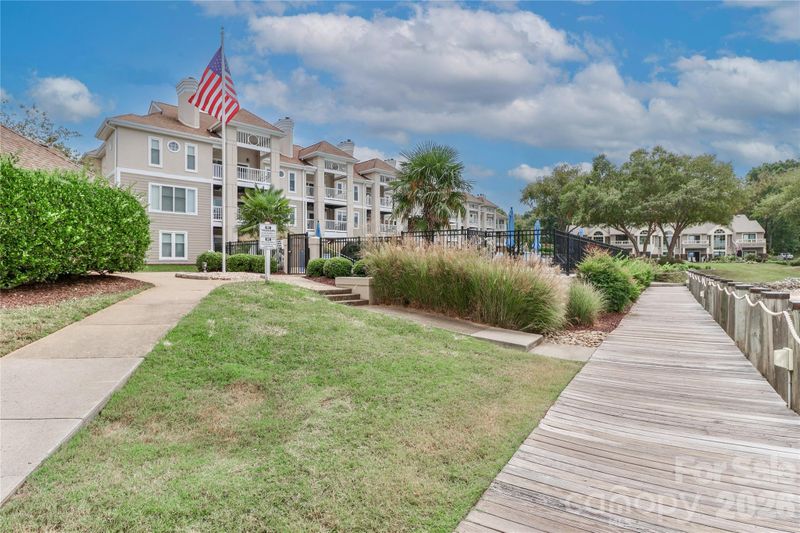 18563 Vineyard Point Ln, Cornelius, NC 28031
