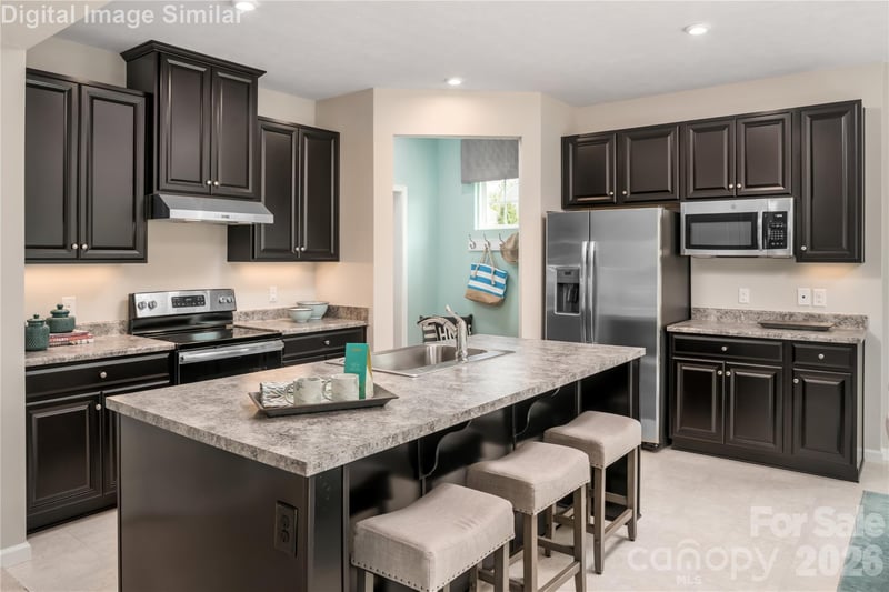 2063 Fernway Dr, Charlotte, NC 28216