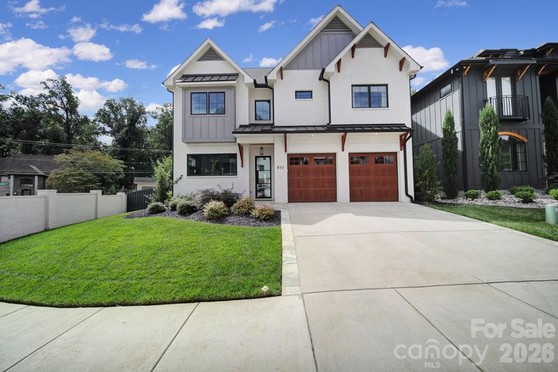 911 Laurel Creek Ln, Charlotte, NC 28211