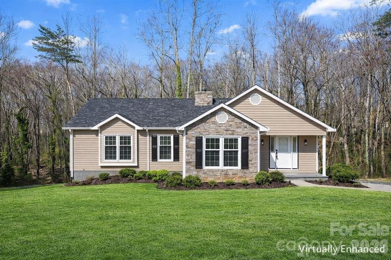 457 17th Ave NE, Hickory, NC 28601