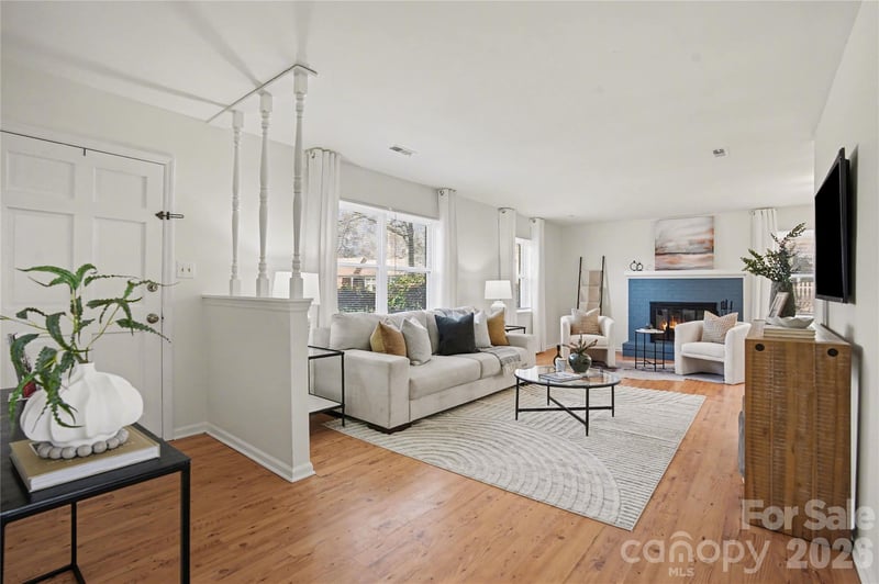 8205 Meadowind Cir, Charlotte, NC 28226