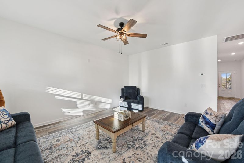 3567 Farmfield Dr, Claremont, NC 28610