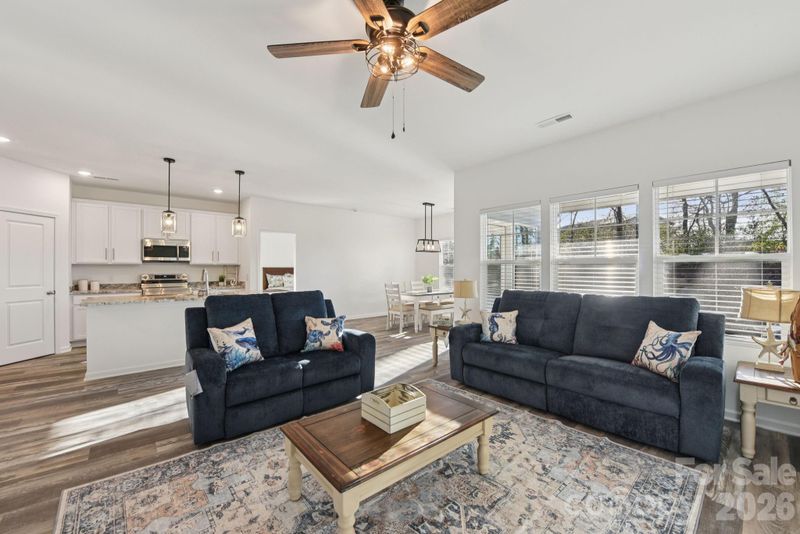 3567 Farmfield Dr, Claremont, NC 28610