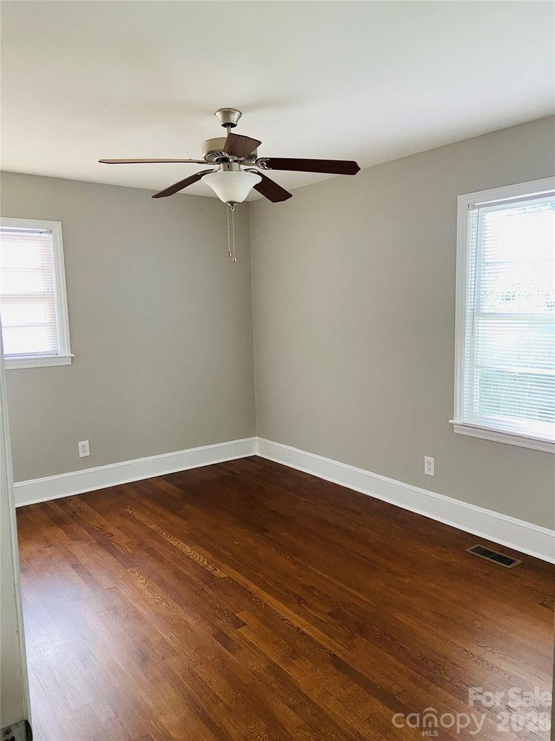 2823 Albany Ln, Charlotte, NC 28205