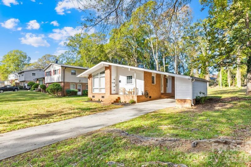 3801 Winterfield Pl, Charlotte, NC 28205