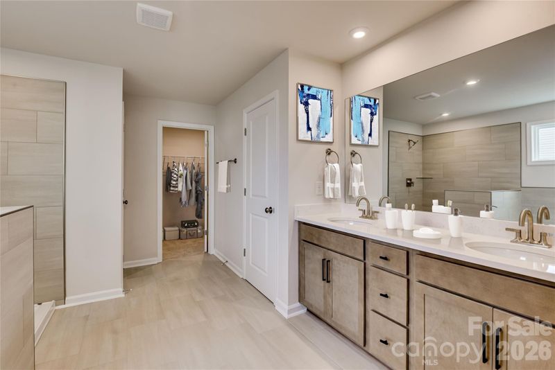 4212 Vista Pine Dr, Charlotte, NC 28215