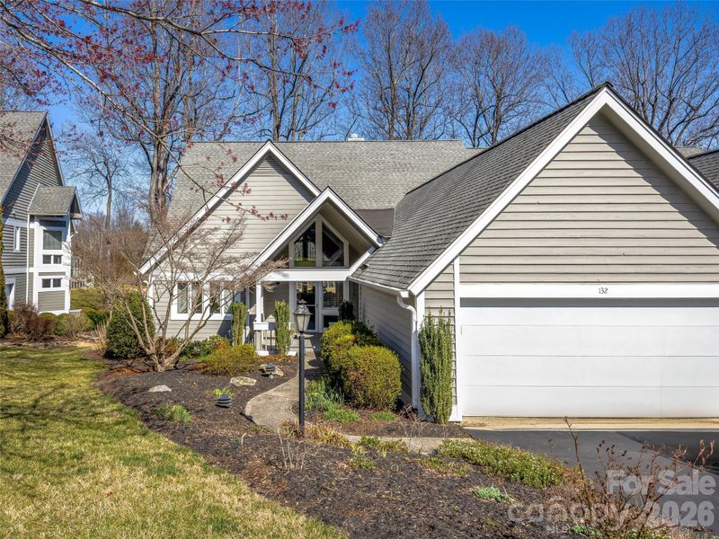 132 Overlook Dr, Flat Rock, NC 28731