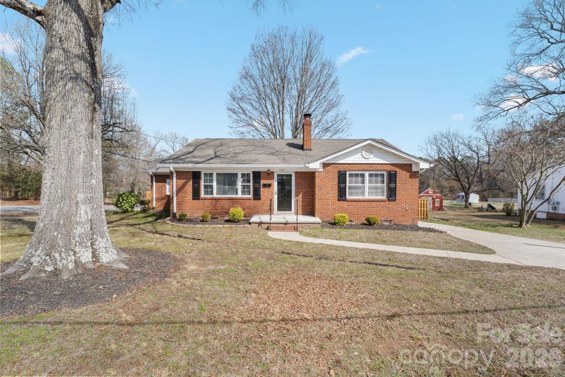 242 White St NW, Concord, NC 28027