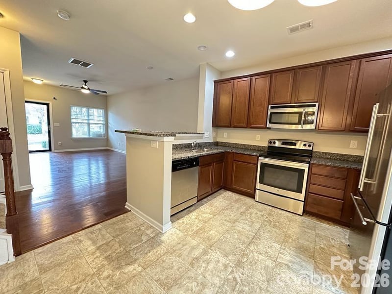 10383 Bunclody Dr, Charlotte, NC 28213