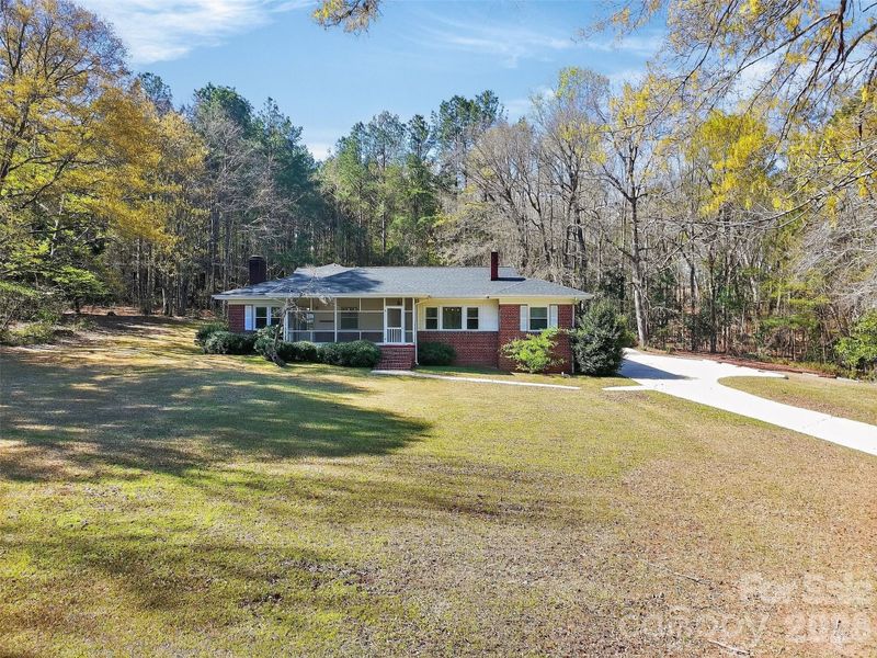 46 Pinecrest Ave, Great Falls, SC 29055