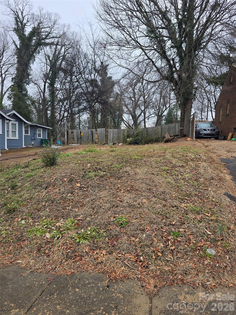 320 Woodvale Pl, Charlotte, NC 28208