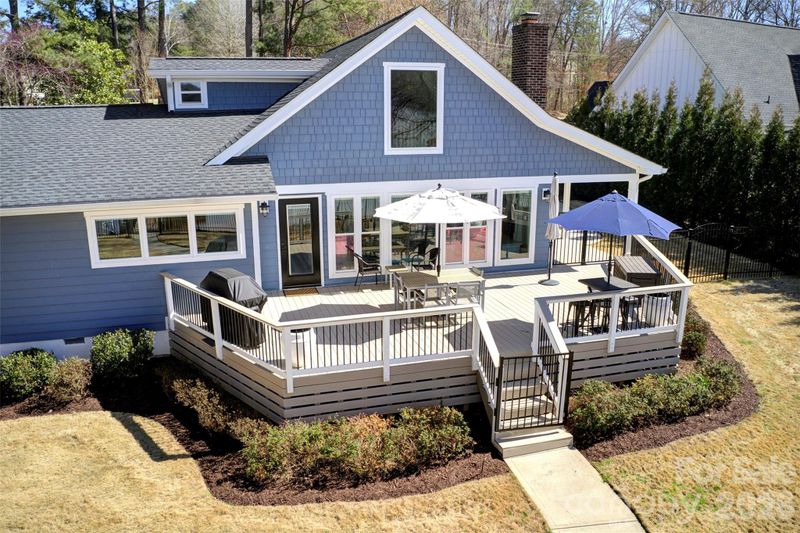 6852 Locke Dr, Sherrills Ford, NC 28673