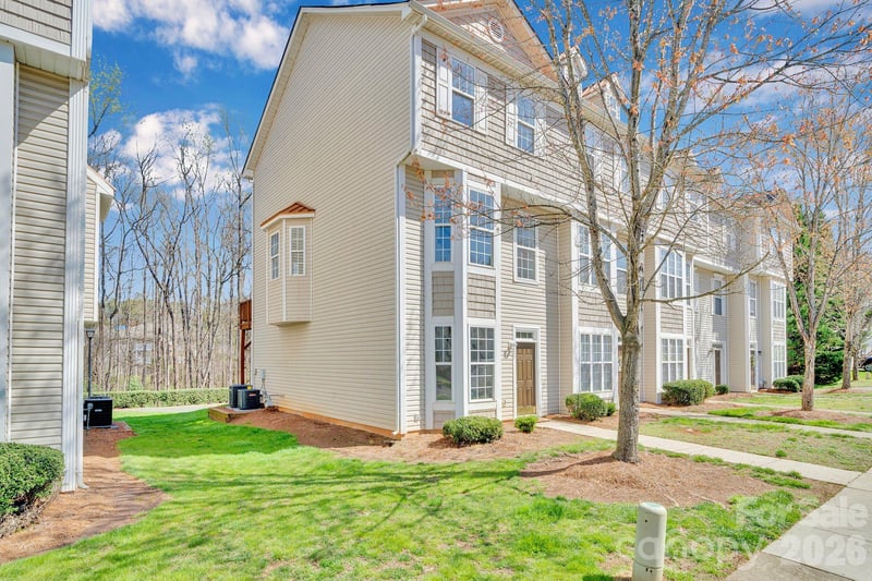 8131 Kings Creek Dr, Charlotte, NC 28273