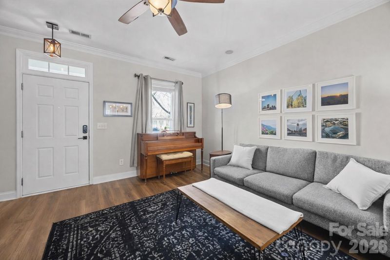 444 Hurston Cir, Charlotte, NC 28208