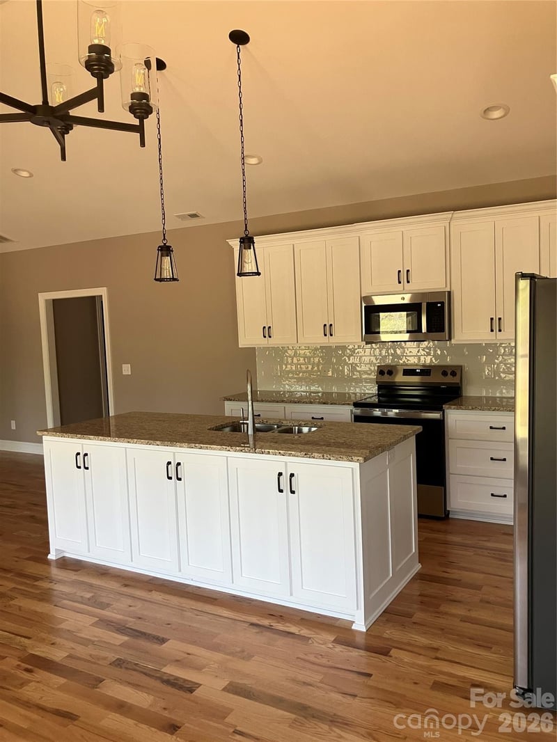 4952 Southview Dr, Hickory, NC 28602