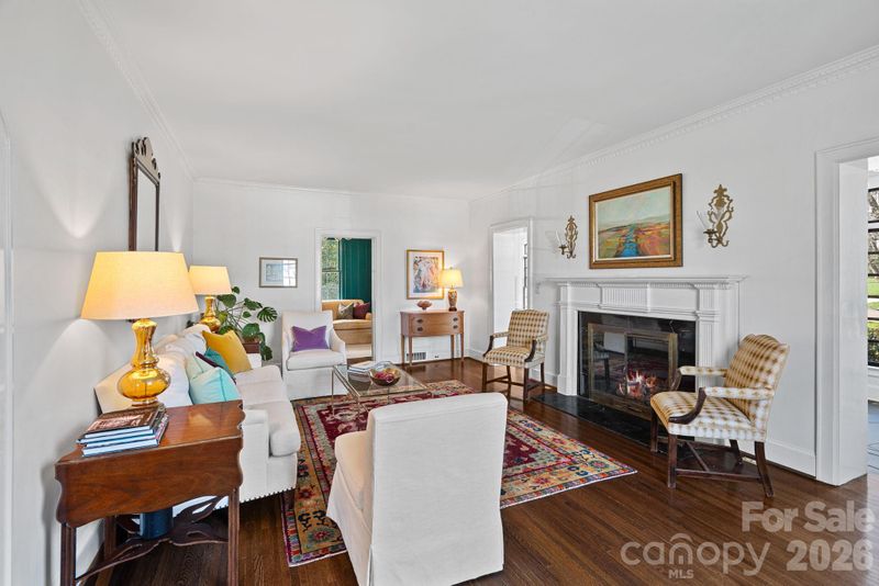 1845 Pinewood Cir, Charlotte, NC 28211