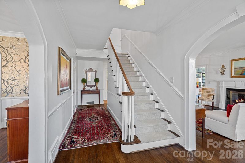 1845 Pinewood Cir, Charlotte, NC 28211
