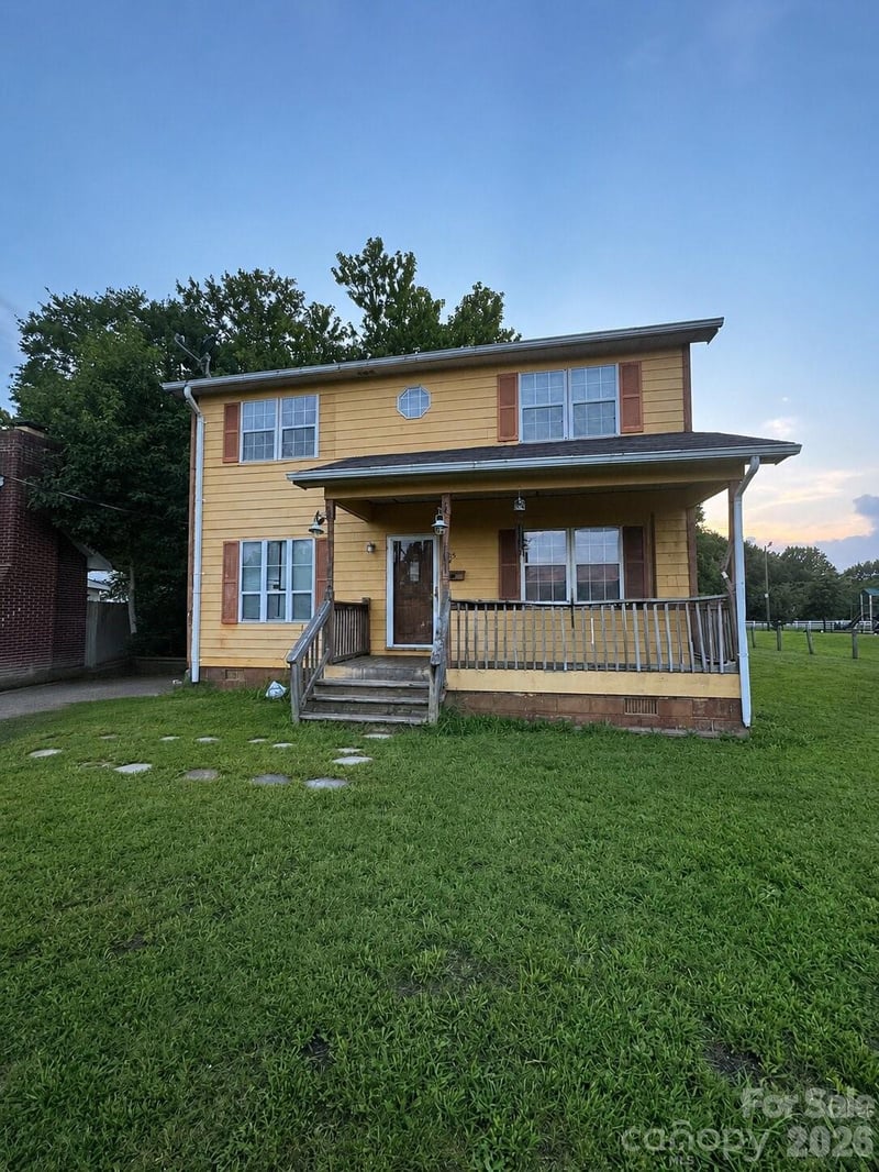 305 Mobley St, Clover, SC 29710
