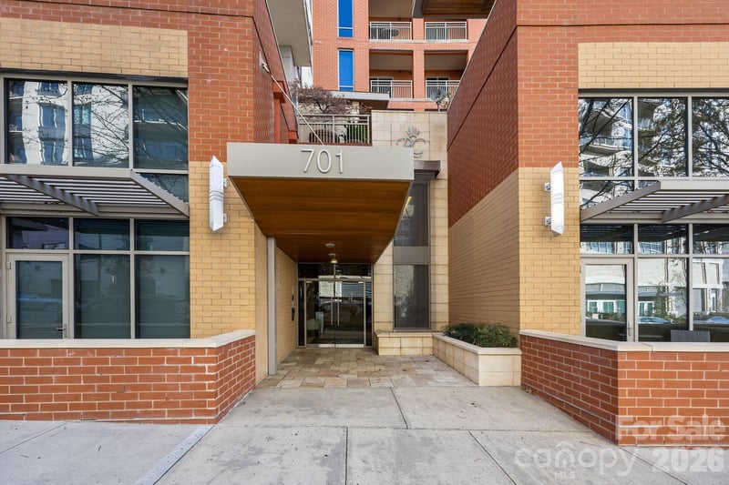 701 Royal Ct #1009, Charlotte, NC 28202