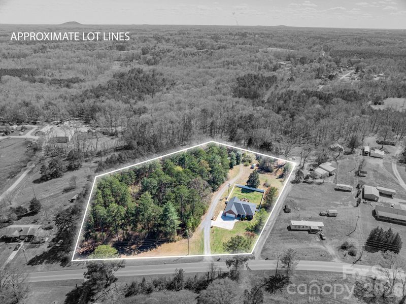 140 Huffstetler Lake Rd, Dallas, NC 28034