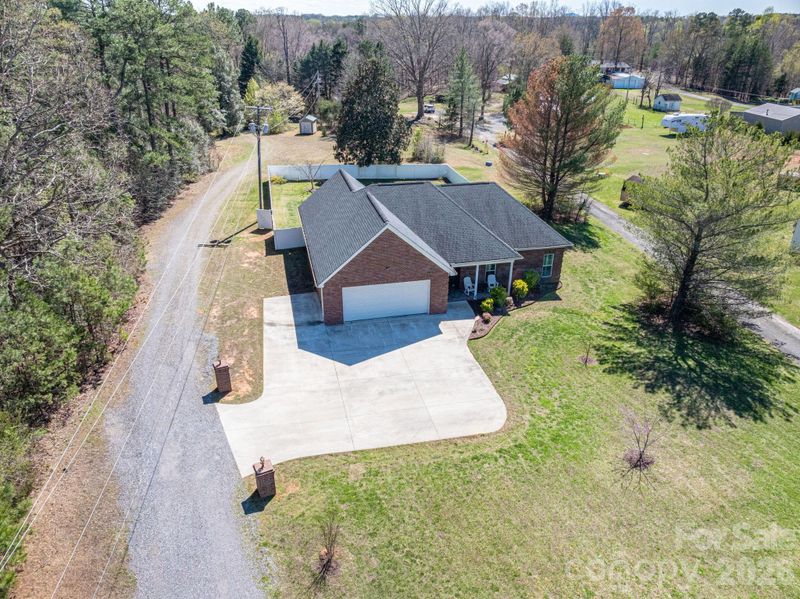 140 Huffstetler Lake Rd, Dallas, NC 28034
