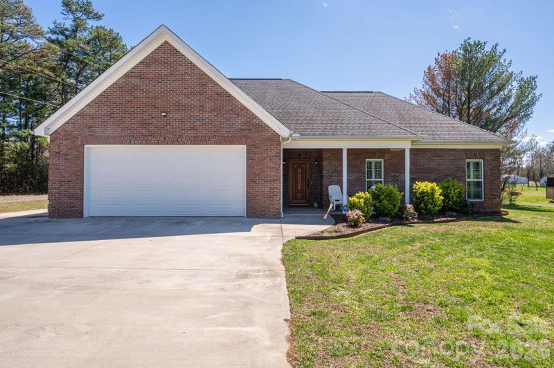140 Huffstetler Lake Rd, Dallas, NC 28034