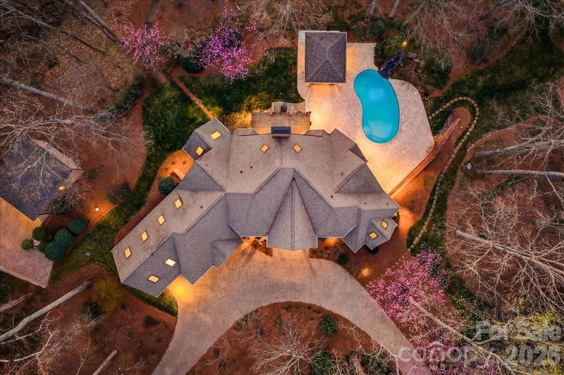 1043 Rolling Green Dr, Newton, NC 28658
