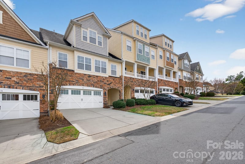 114 Inlet Point Dr, Tega Cay, SC 29708