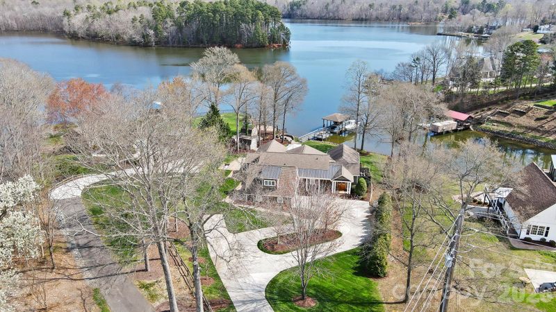 8320 Catawba Cove Dr, Belmont, NC 28012