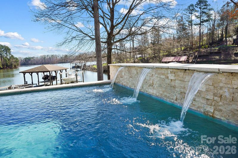 8320 Catawba Cove Dr, Belmont, NC 28012