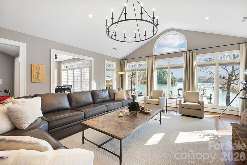 8320 Catawba Cove Dr, Belmont, NC 28012
