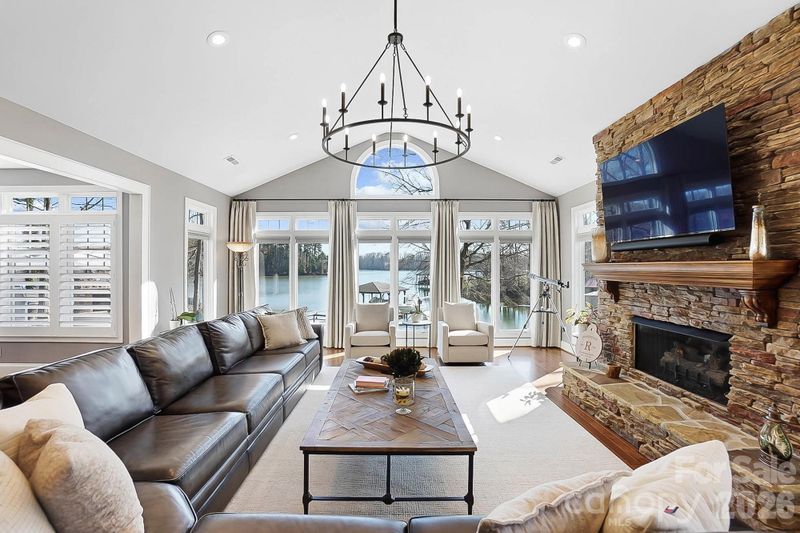 8320 Catawba Cove Dr, Belmont, NC 28012
