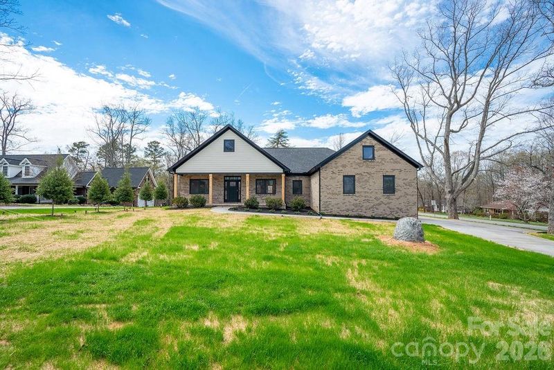 1500 Avalon Oaks Ct, Dallas, NC 28034