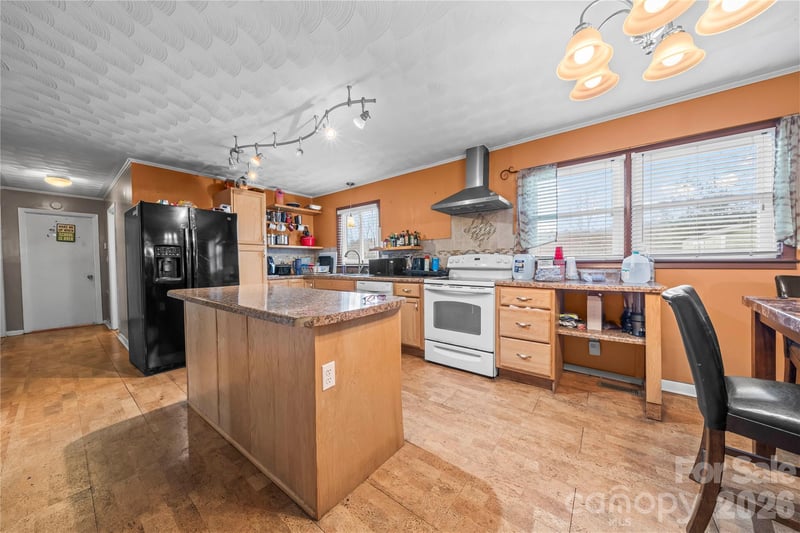 7910 Winalda Ave, Sherrills Ford, NC 28673