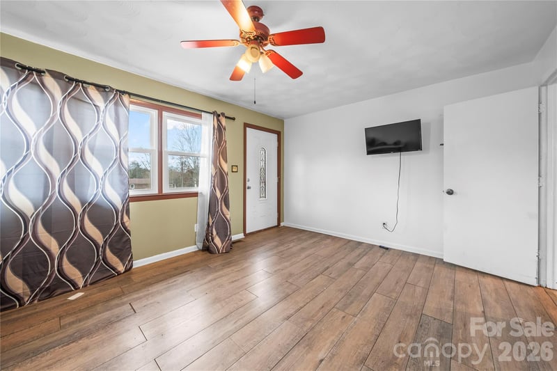 7910 Winalda Ave, Sherrills Ford, NC 28673