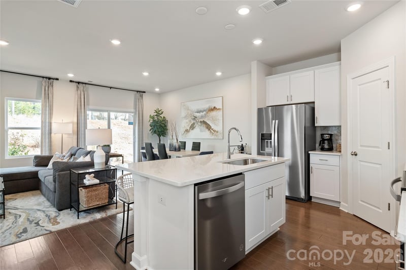 8204 Hidden Springs Trl, Charlotte, NC 28216