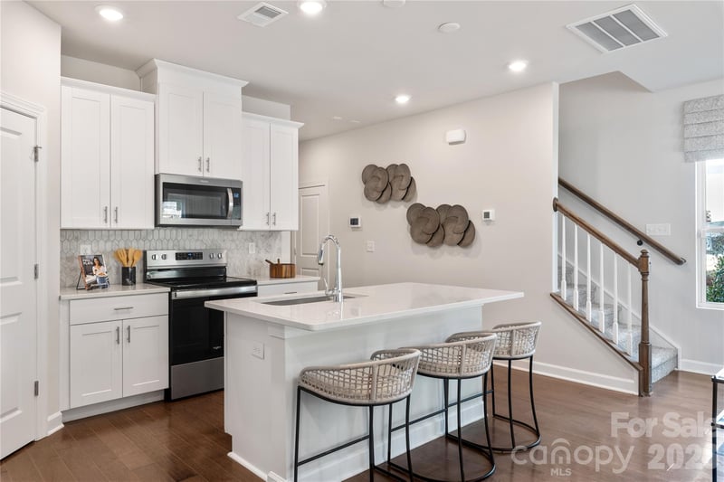 8204 Hidden Springs Trl, Charlotte, NC 28216