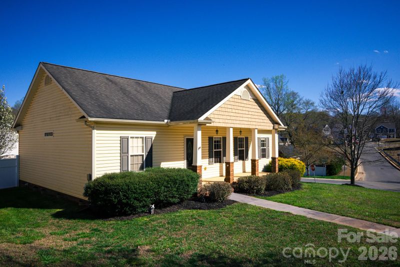 1009 Preston Dr, Lowell, NC 28098
