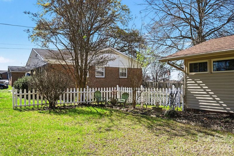 1107 Crestfield Dr, Lancaster, SC 29720