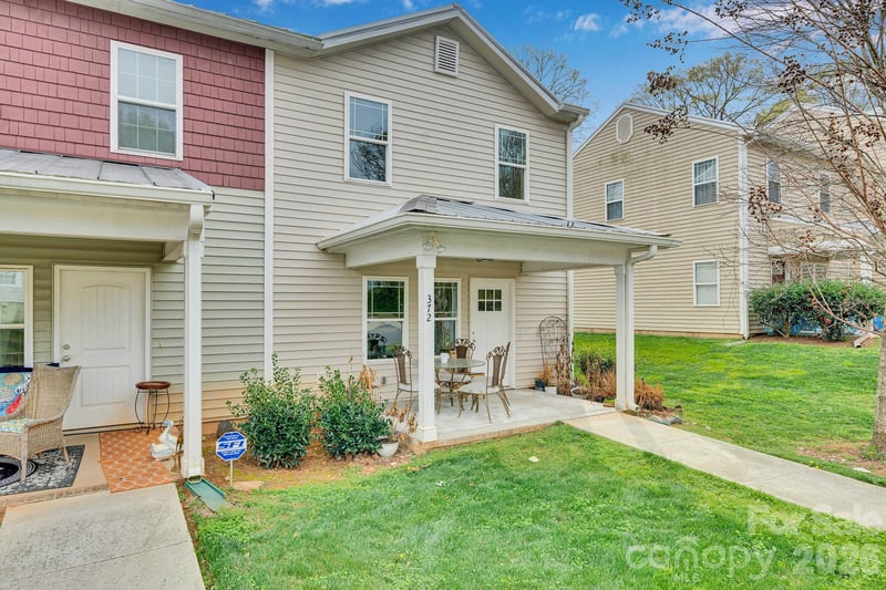 372 E Mills Ave, Mooresville, NC 28115