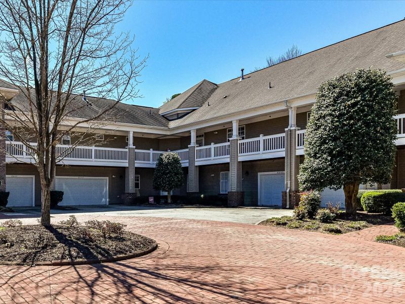 8665 Edinburgh Square Dr, Cornelius, NC 28031