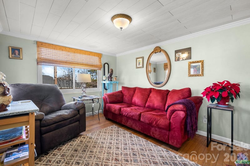 3358 Falling Creek Rd, Hickory, NC 28601