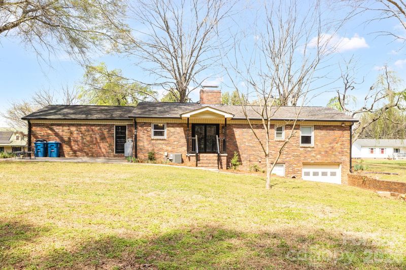 3921 Peach St, Newton, NC 28658